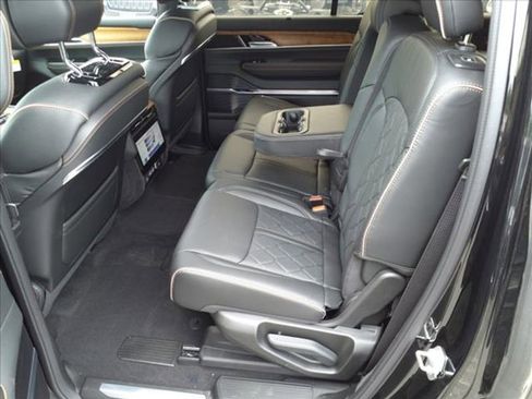 New 2024 Jeep Grand Wagoneer Series III w/ HD Trailer Tow Package image 8