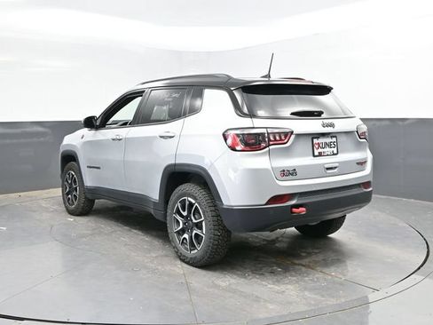 Used 2025 Jeep Compass Trailhawk AWD/4WD image 10