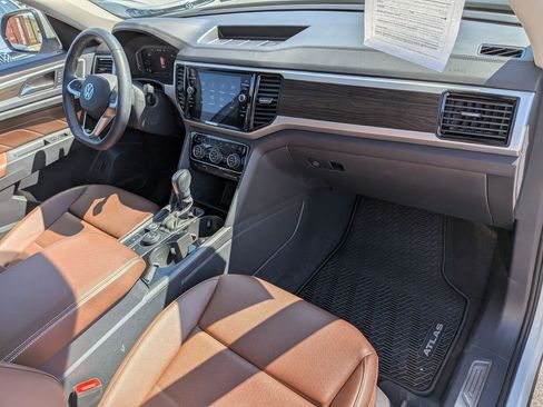 Used 2023 Volkswagen Atlas SE w/ Panoramic Sunroof Package image 39
