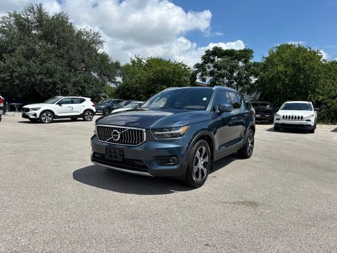 Used 2022 Volvo XC40 T5 Inscription image 2