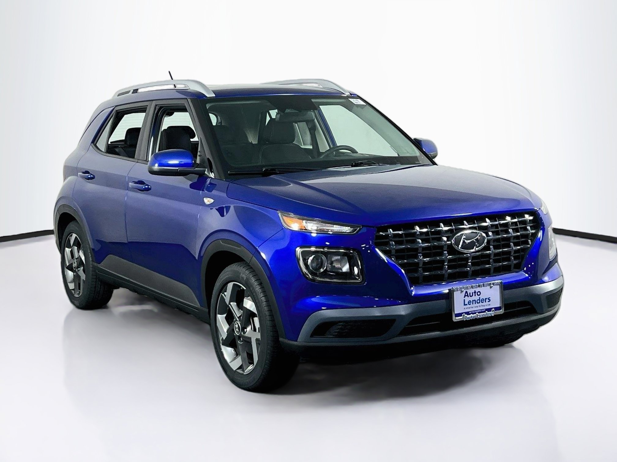 Used 2023 Hyundai Venue SEL FWD image 3