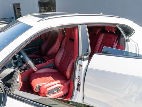Used 2020 Lamborghini Urus AWD/4WD image 43