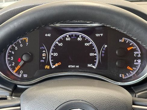 Used 2019 Jeep Grand Cherokee Laredo AWD/4WD image 30