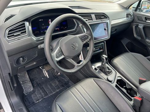 Used 2022 Volkswagen Tiguan SE AWD/4WD image 10
