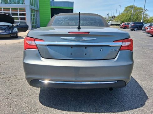 Used 2012 Chrysler 200 Touring FWD image 8