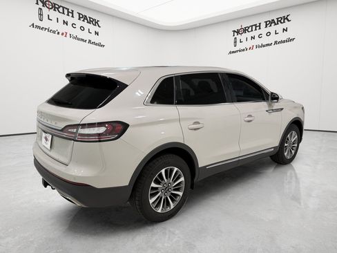 Used 2023 Lincoln Nautilus Reserve w/ Class II Trailer Tow Package FWD image 5
