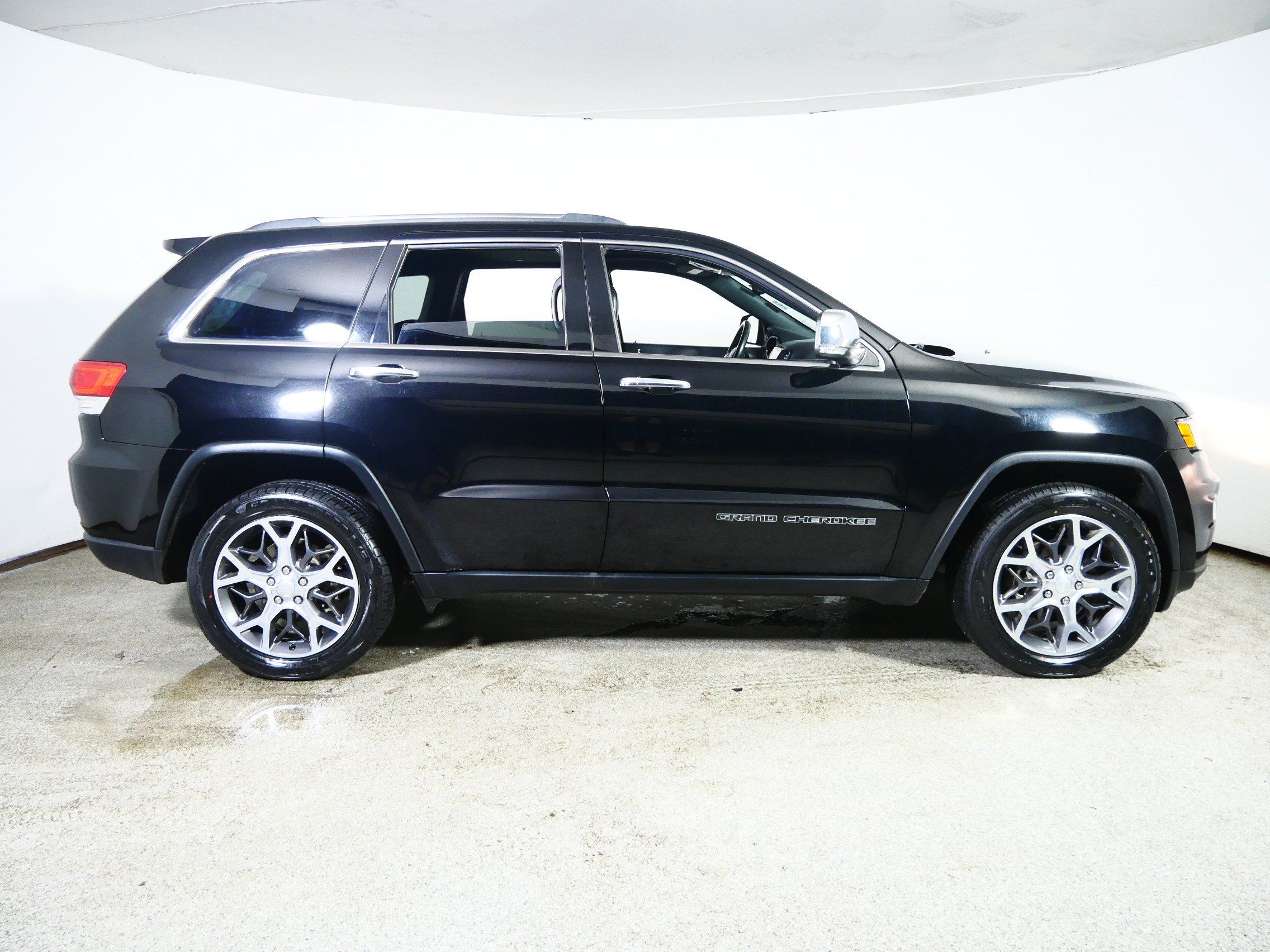 Used 2019 Jeep Grand Cherokee Limited w/ Trailer Tow Group IV AWD/4WD image 8