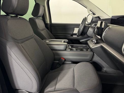 Used 2025 Ford Expedition Active image 32