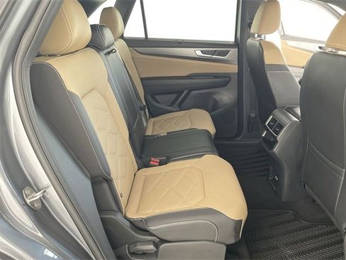 Used 2024 Volkswagen Atlas Cross Sport SE image 44