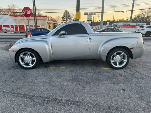 Used 2004 Chevrolet SSR w/ Preferred Equipment Group RWD image 2