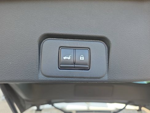Used 2023 Nissan Rogue Platinum w/ Platinum Premium Package FWD image 13
