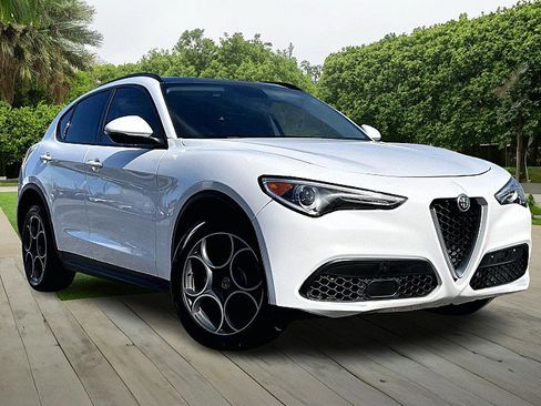 Used 2018 Alfa Romeo Stelvio Sport w/ Quick Order Package 22J Sport image 11