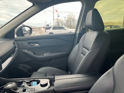 Used 2024 Nissan Rogue SL image 10