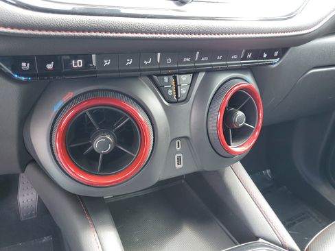 Used 2022 Chevrolet Blazer RS w/ Enhanced Convenience Package image 26