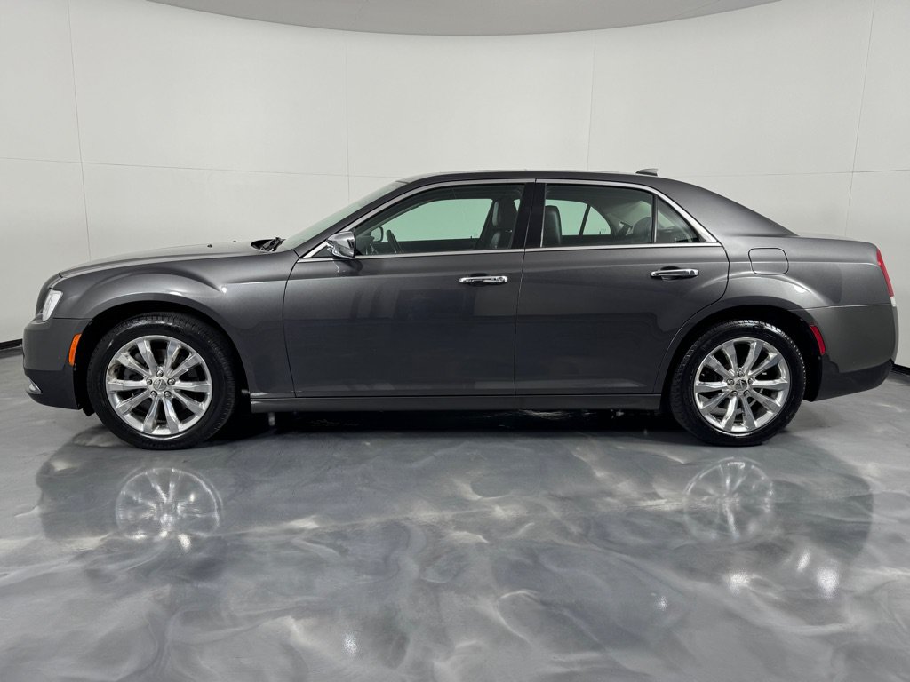 Used 2019 Chrysler 300 Limited AWD/4WD image 29