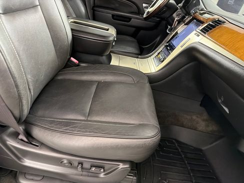 Used 2012 Cadillac Escalade Platinum AWD/4WD image 24