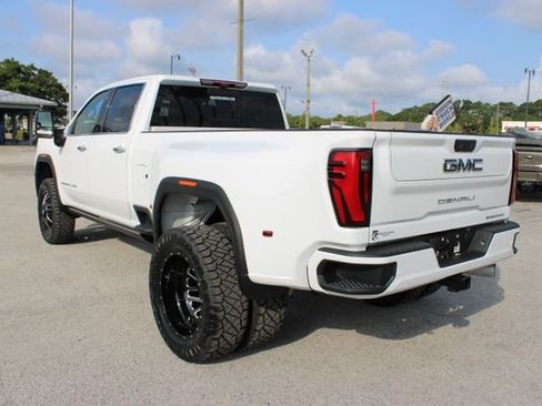 Used 2024 GMC Sierra 3500 Denali Ultimate AWD/4WD image 8