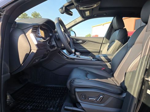 Certified 2025 Audi Q8 Prestige AWD/4WD image 9