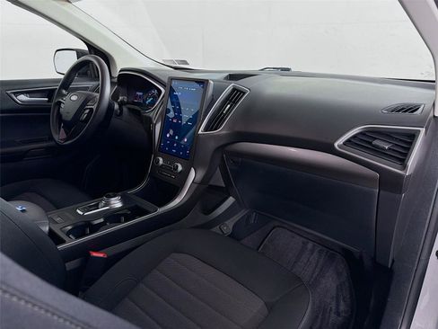 Used 2021 Ford Edge SE image 27