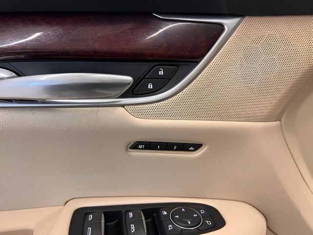 Used 2017 Cadillac XT5 Luxury FWD image 19