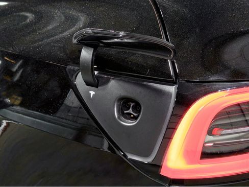 Used 2025 Tesla Model Y Long Range image 5