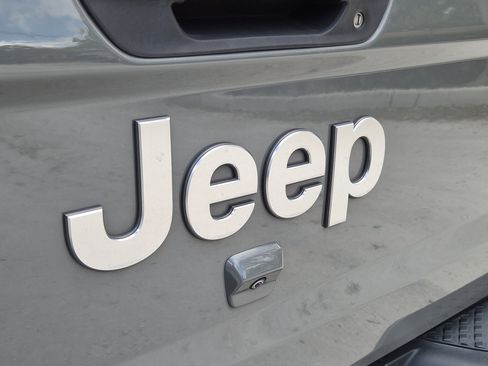 Used 2023 Jeep Gladiator Overland image 7