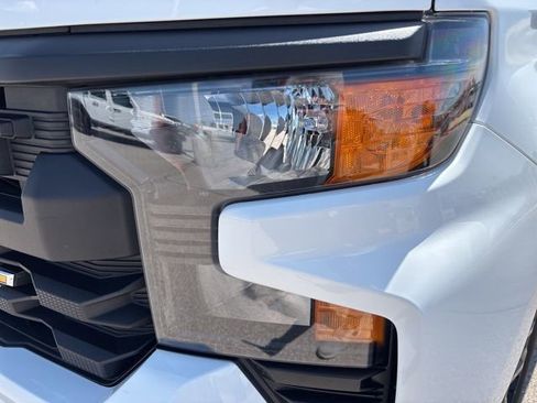 Used 2023 Chevrolet Silverado 1500 Custom image 9