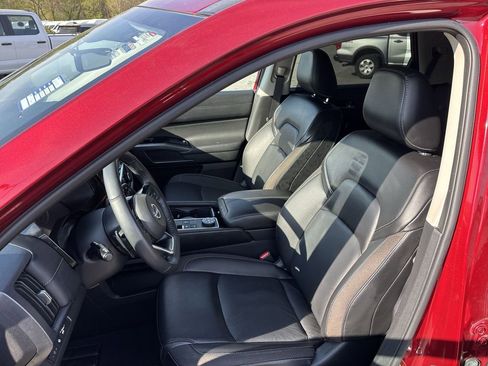 Used 2024 Nissan Pathfinder SL image 13