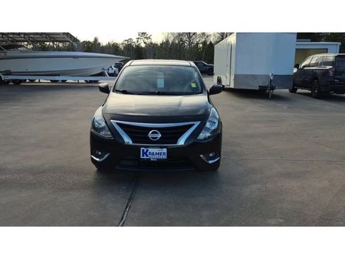 Used 2017 Nissan Versa SV image 3