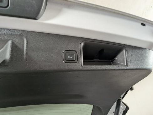 Certified 2024 GMC Terrain SLT AWD/4WD image 15