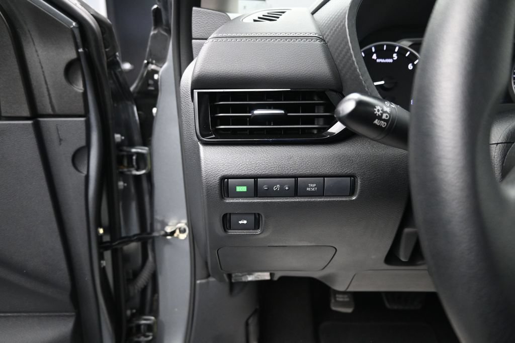 Used 2025 Nissan Sentra SV FWD image 27