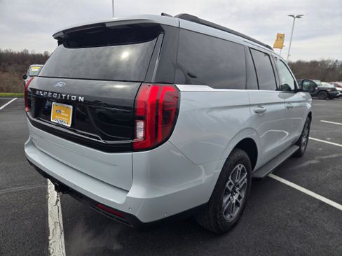 Certified 2025 Ford Expedition Active image 5