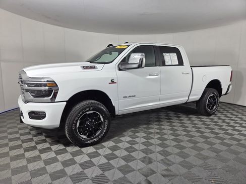 Used 2026 RAM 2500 Laramie AWD/4WD image 9