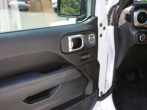 Used 2023 Jeep Wrangler Unlimited Sahara w/ LED Lighting Group AWD/4WD image 18
