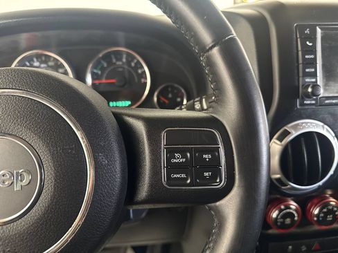 Used 2015 Jeep Wrangler Unlimited Sahara AWD/4WD image 12