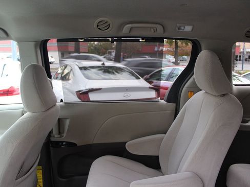 Used 2012 Toyota Sienna LE image 24