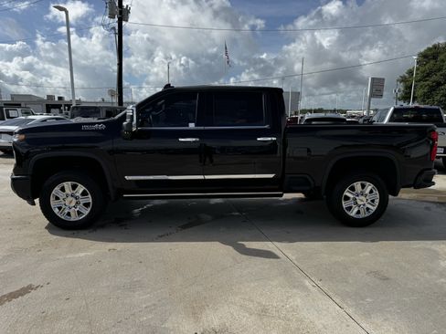 Used 2024 Chevrolet Silverado 2500 High Country AWD/4WD image 7