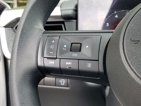 Used 2025 Nissan Kicks SV FWD image 21