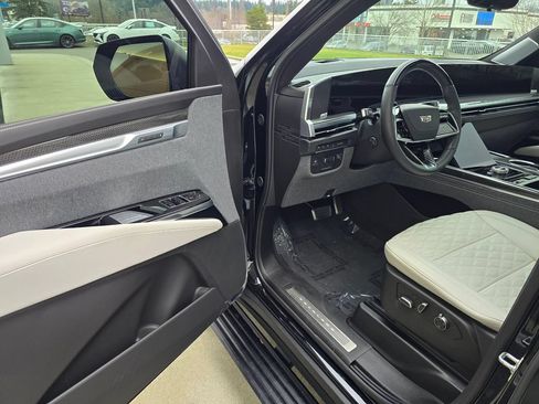 Used 2025 Cadillac Escalade V AWD/4WD image 22
