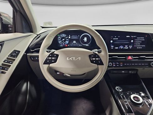Used 2023 Kia Niro Wind w/ Wind Preserve Package FWD image 7