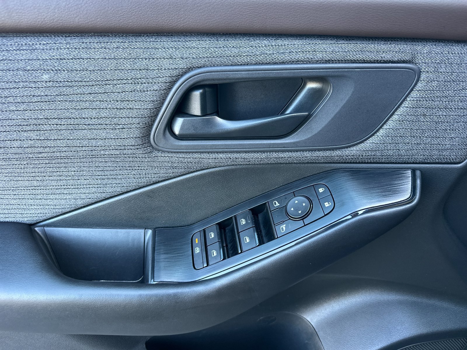 Used 2023 Nissan Rogue S FWD image 10