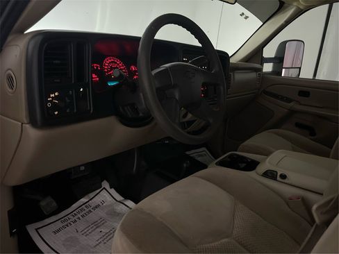 Used 2006 Chevrolet Silverado 2500 W/T image 24
