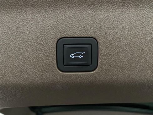Used 2026 GMC Yukon Denali w/ Denali Reserve Package AWD/4WD image 8