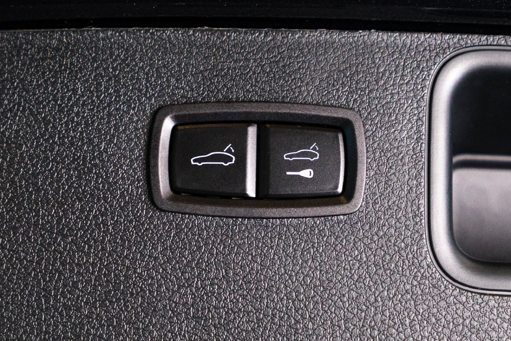 Certified 2026 Porsche Macan AWD/4WD image 40