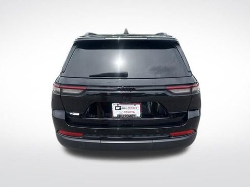Used 2023 Jeep Grand Cherokee Altitude RWD image 4