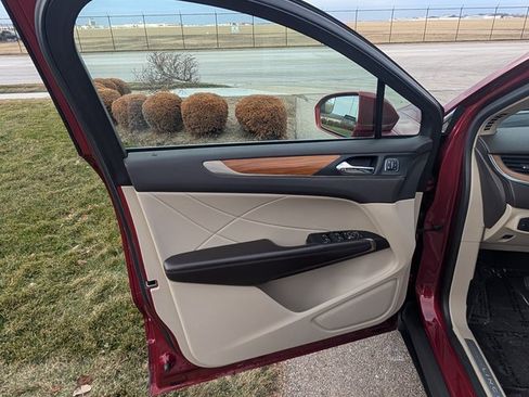 Used 2018 Lincoln MKC Select w/ Lincoln MKC Climate Package image 14