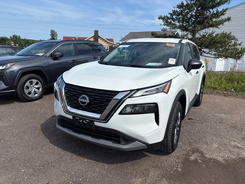 Used 2023 Nissan Rogue S AWD/4WD image 2