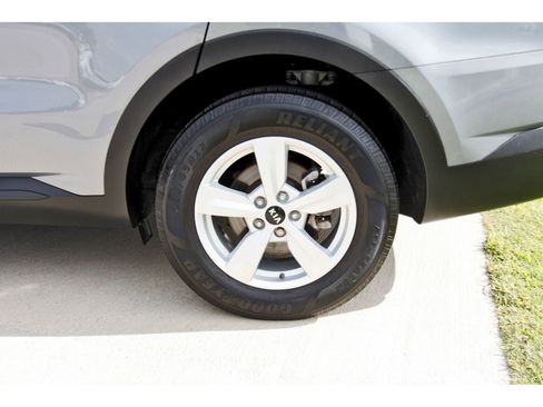 Used 2021 Kia Sorento LX image 31