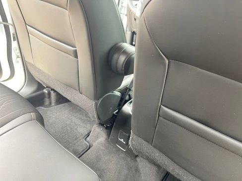 Used 2022 Chevrolet Trax LT w/ LT Convenience Package image 19