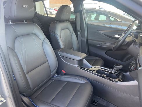 Used 2025 Buick Envista Sport Touring image 34